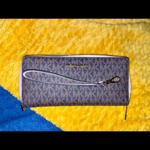 Womens Michael kors wallet